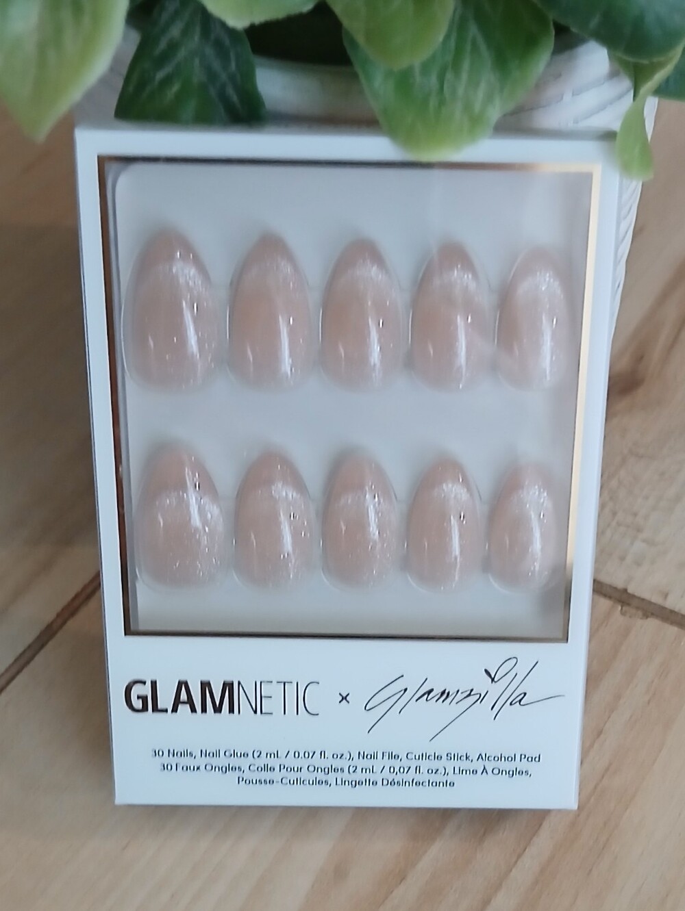 Glamnetic X Glamzilla Press On Nails In Not Your Cinder-ella Short Almond Sealed